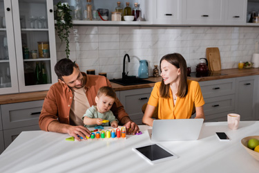 Vyšší podpora pro rodiny s dětmi návrh MPSV na navýšení rodičovského příspěvku o 50 tisíc korun prošel Sněmovnou (aktualizováno 29.11.2023)