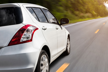 tt_biele-auto-na-ceste