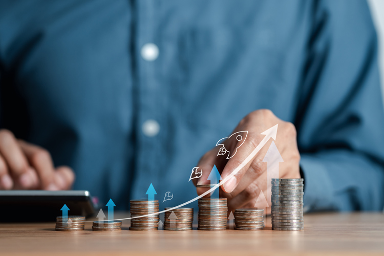 Minimální mzdu čeká od ledna historické navýšení vzroste o 1 600 korun, zvýší se i některé úrovně zaručené mzdy