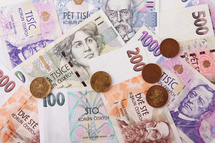 Podle aktuálních odhadů se minimální mzda v příštím roce zvedne o 1 700 korun